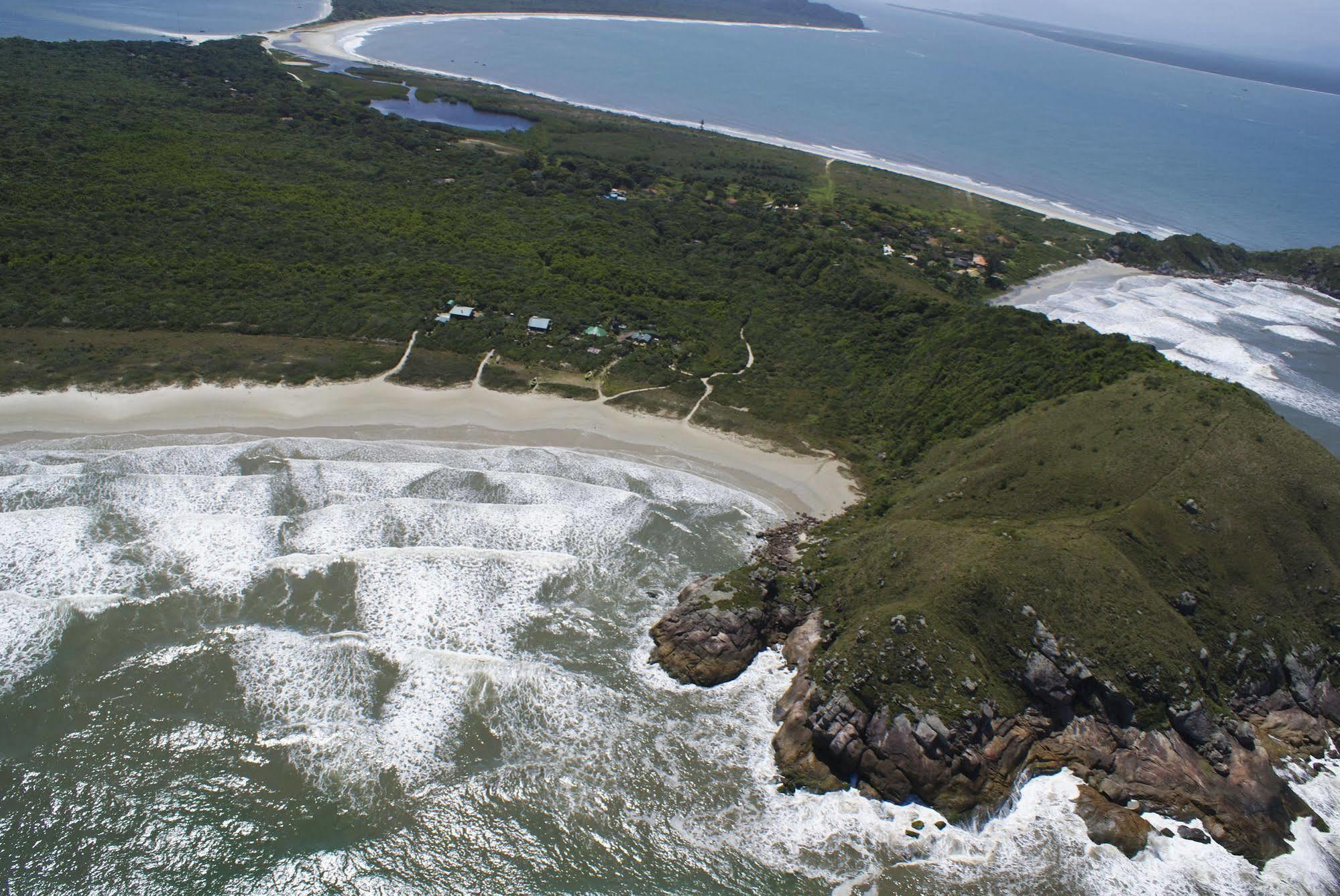 Grajagan Surf Resort Ilha do Mel Exterior foto